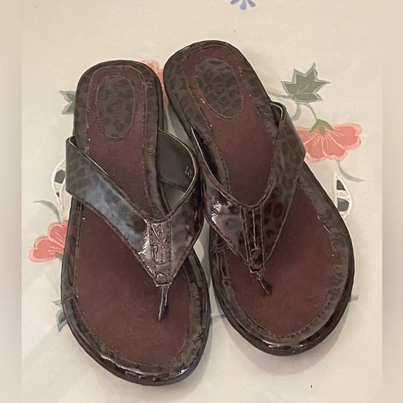 boc Brown Patent Leopard Print Thong Sandals - Picture 1 of 8
